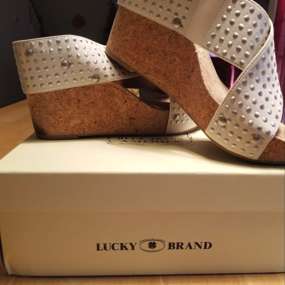 Lucky Brand, 8m